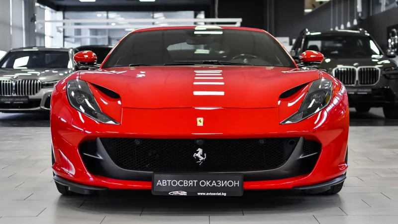 Ferrari 812 Superfast V12 Image 2