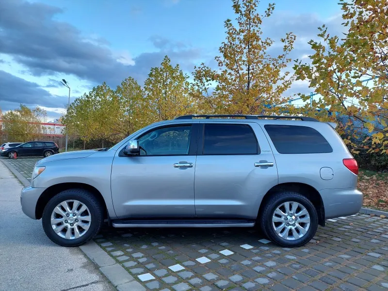 Toyota Sequoia 5.7i 386кс, 6+1 Image 2