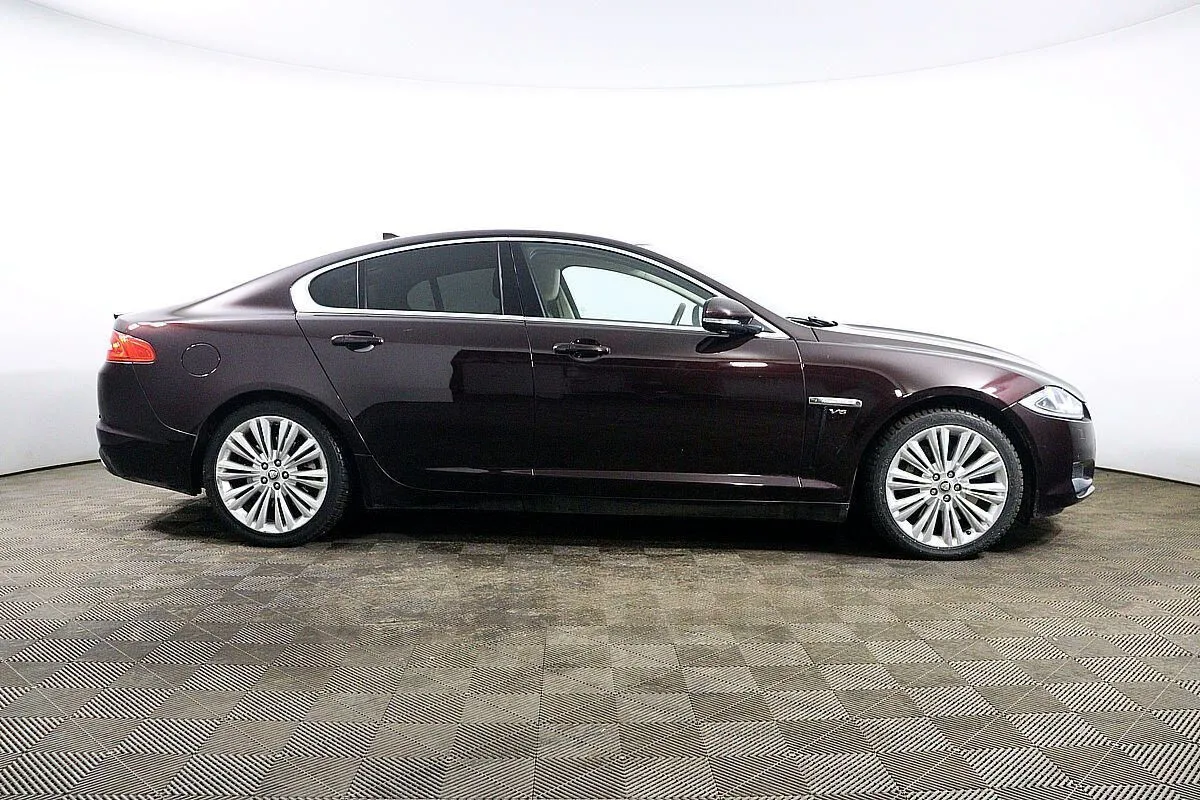 Jaguar XF Image 4